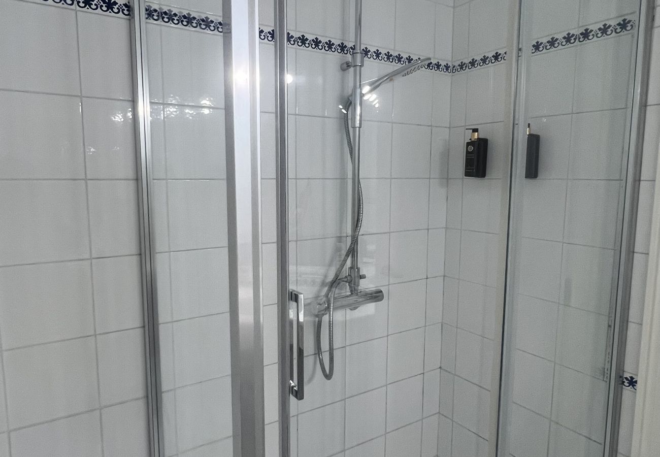 Affitto per camere a Roma - Suite Spaziosa · Bagno Privato · 5 Min dal Vaticano #1