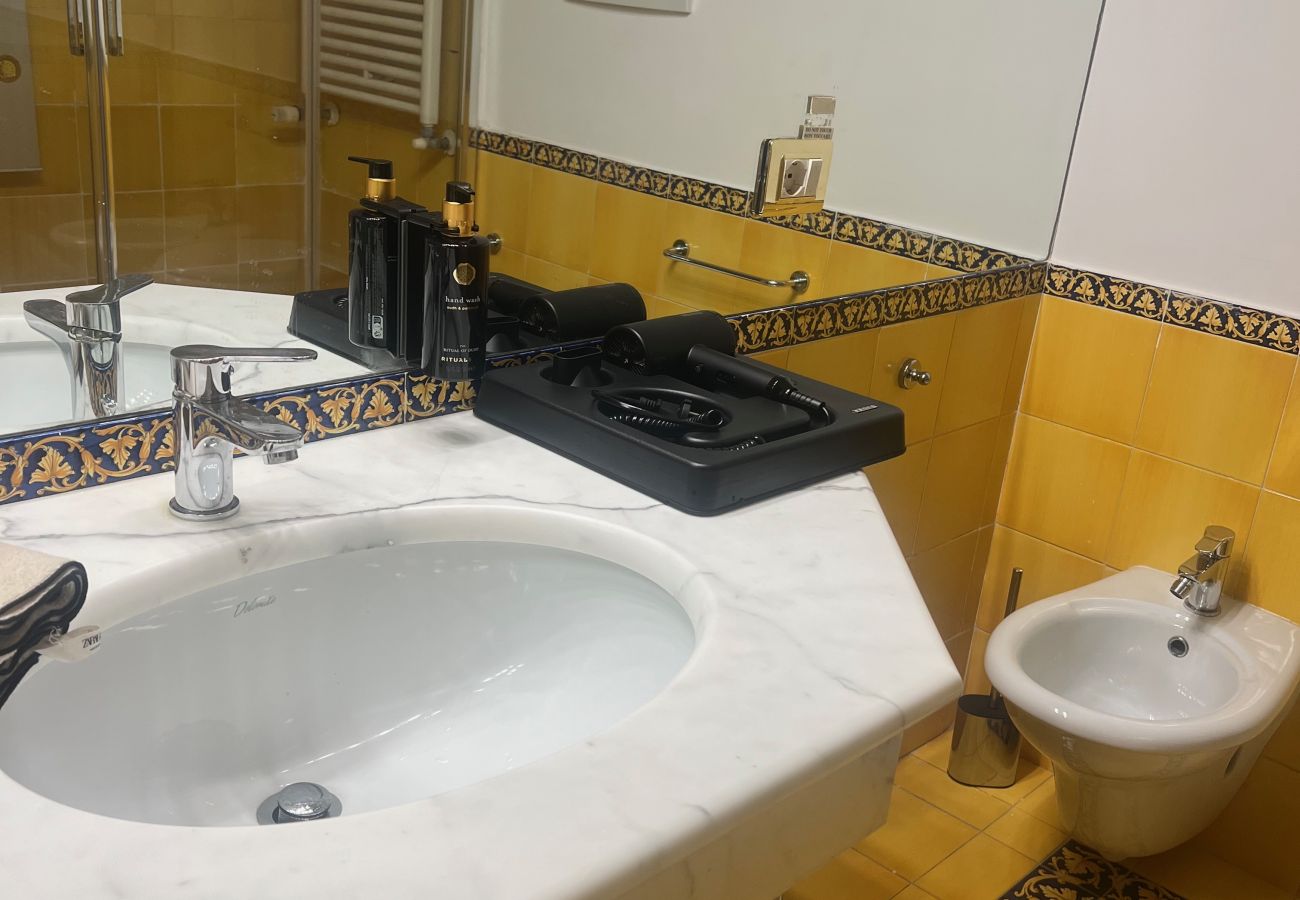 Affitto per camere a Roma - Suite Spaziosa · Bagno Privato · 5 Min dal Vaticano #2