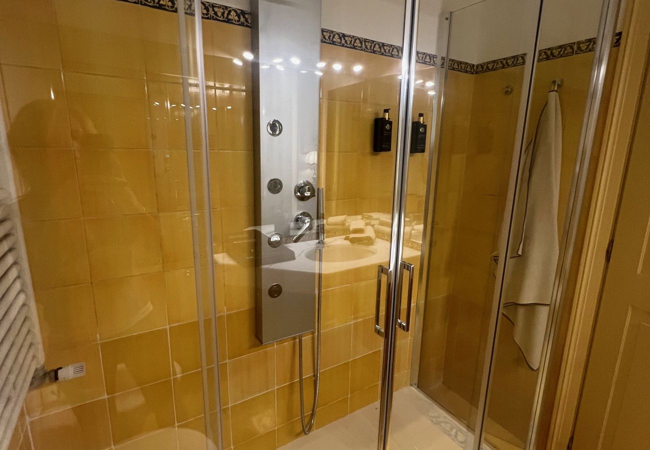 Affitto per camere a Roma - Suite Spaziosa · Bagno Privato · 5 Min dal Vaticano #2