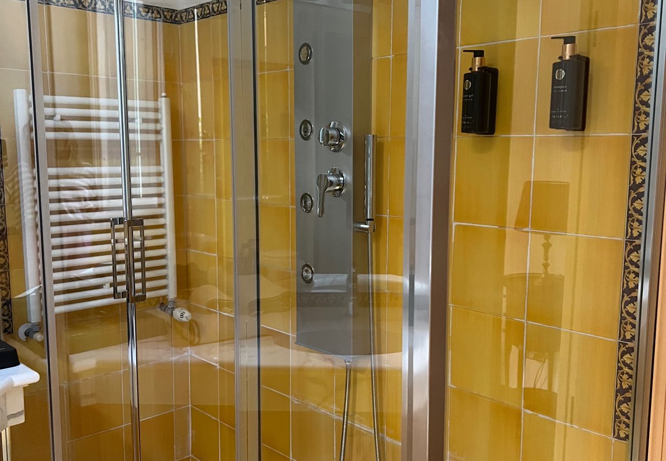 Affitto per camere a Roma - Suite Spaziosa · Bagno Privato · 5 Min dal Vaticano #4