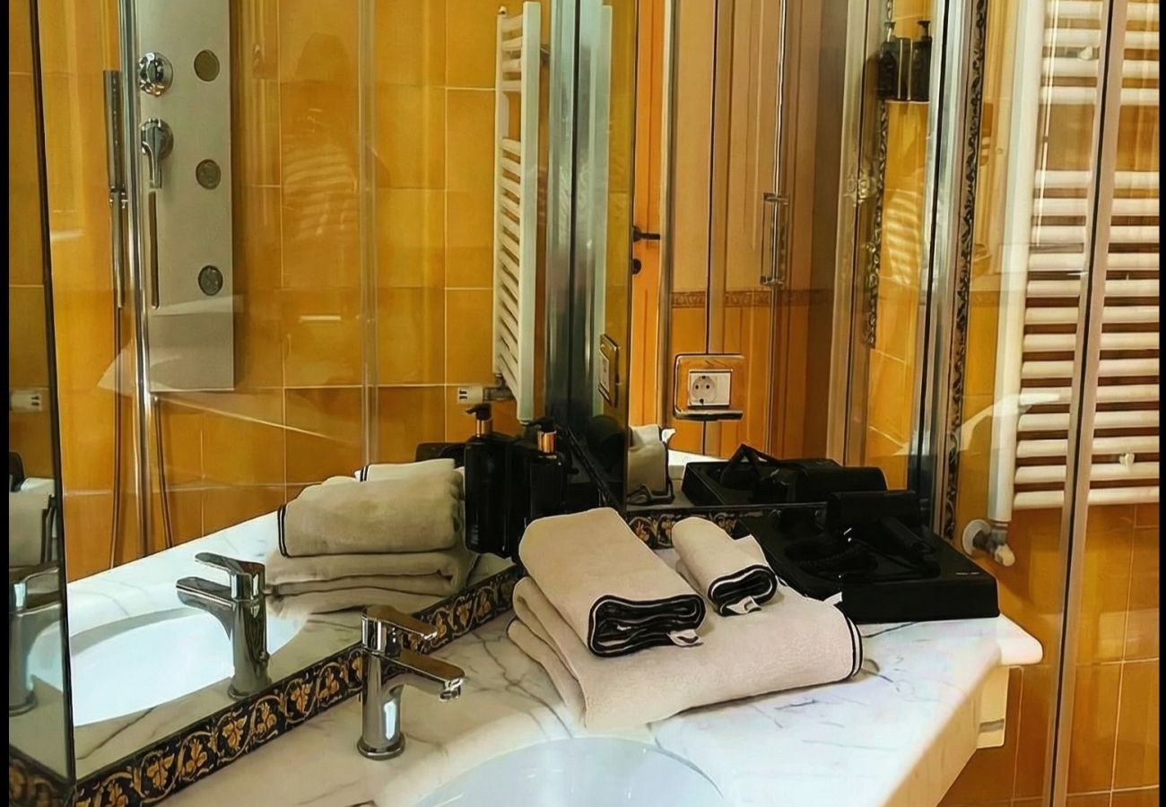 Affitto per camere a Roma - Suite Spaziosa · Bagno Privato · 5 Min dal Vaticano #4