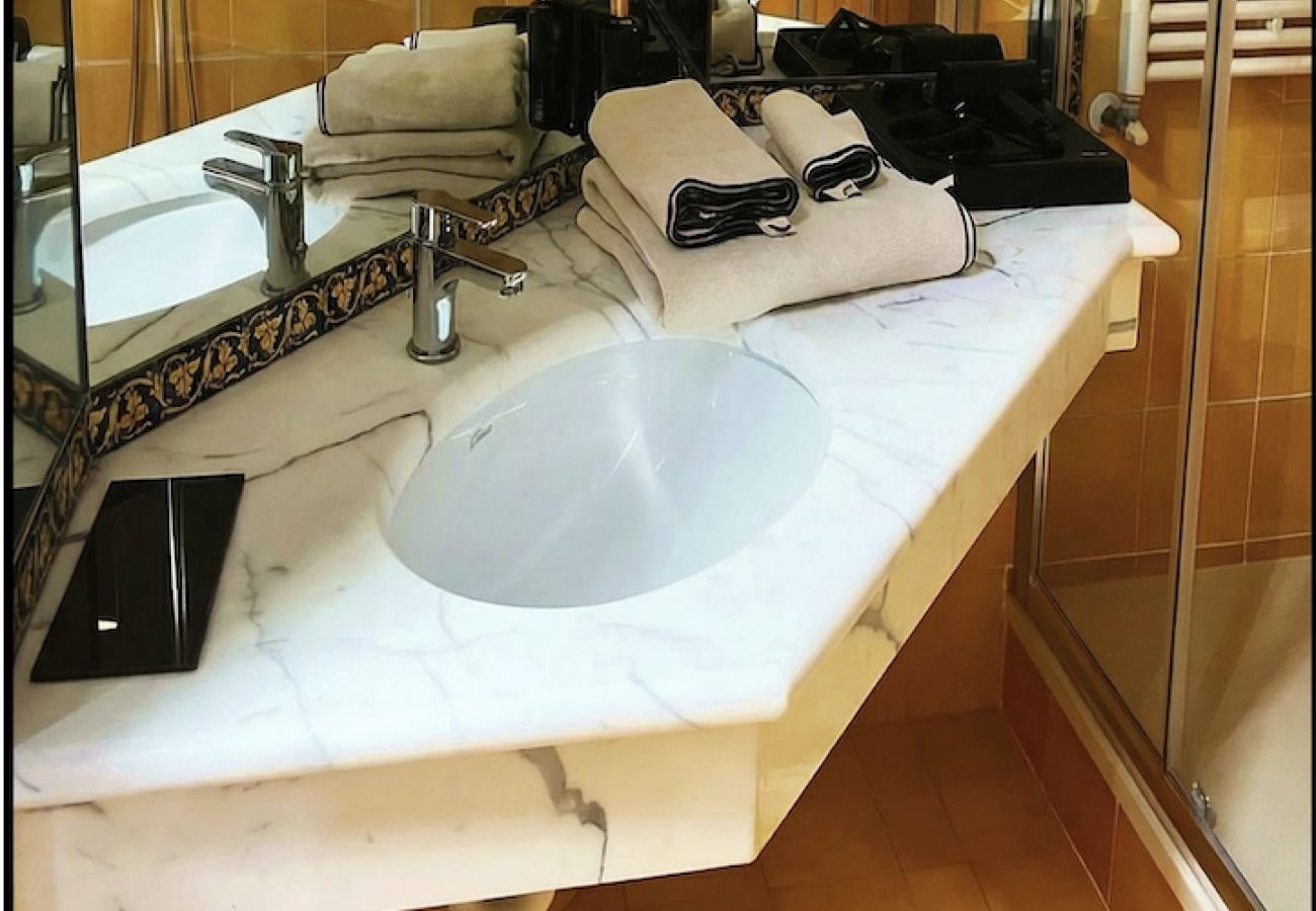 Affitto per camere a Roma - Suite Spaziosa · Bagno Privato · 5 Min dal Vaticano #4