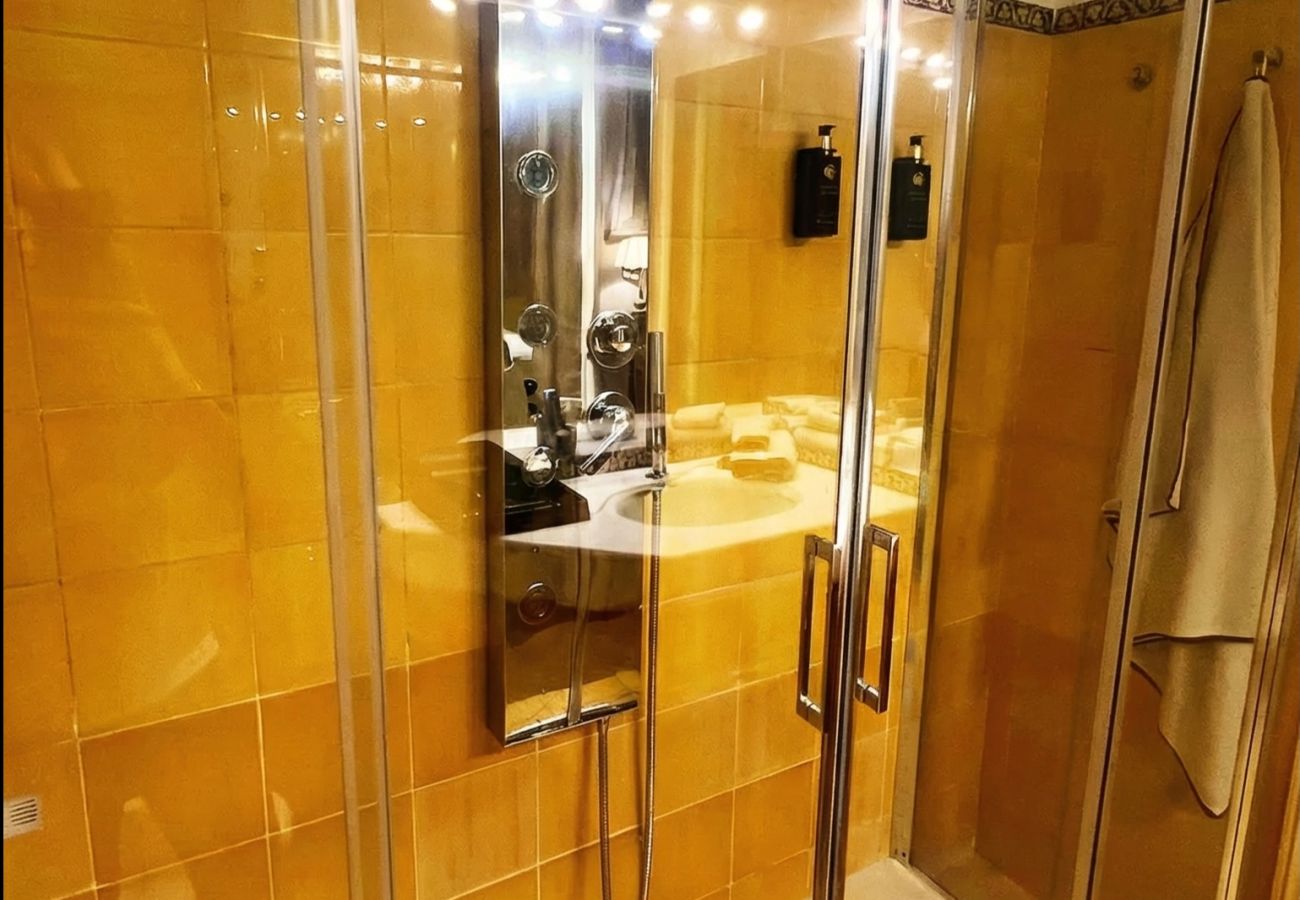 Affitto per camere a Roma - Suite Spaziosa · Bagno Privato · 5 Min dal Vaticano #4